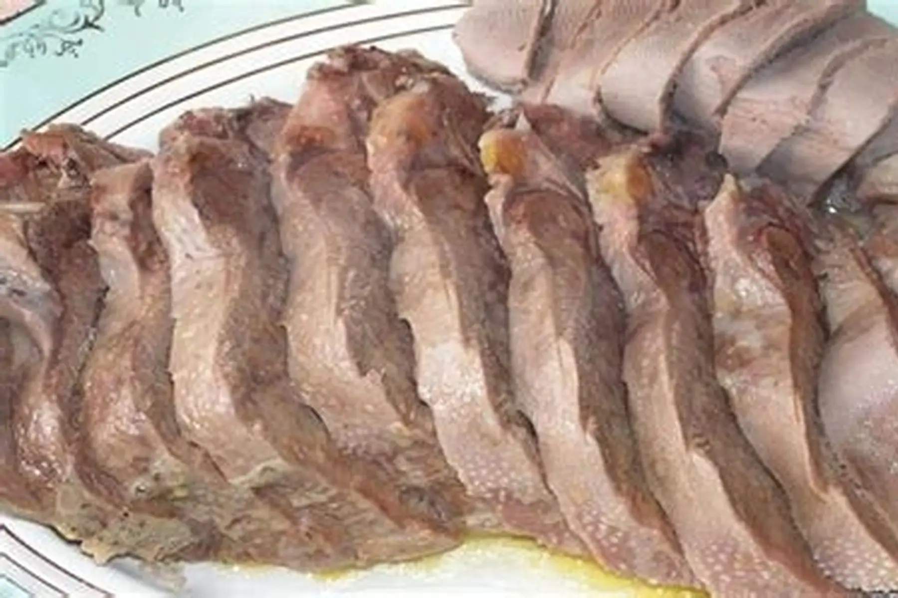 langue de boeuf cuite (tranchée ou entière)