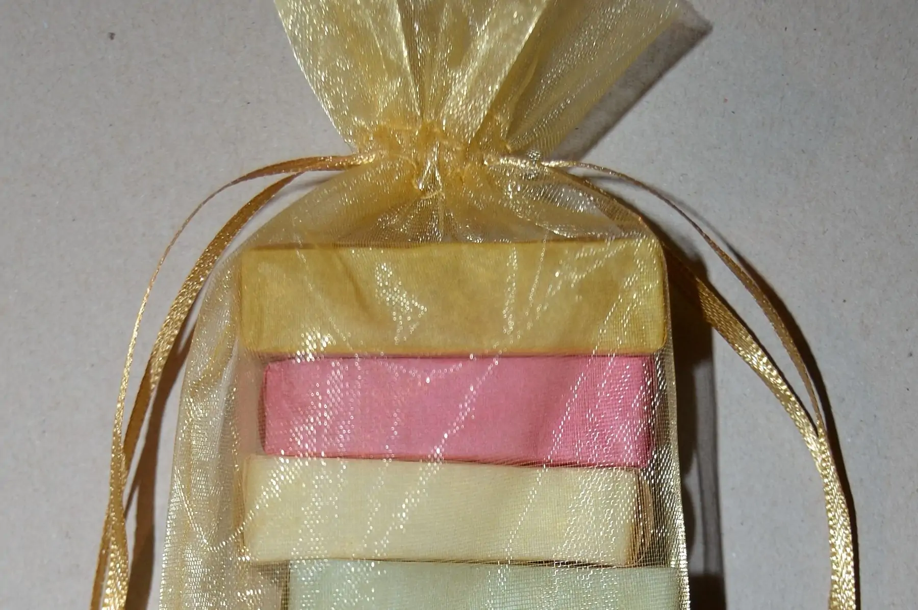 sac cadeau 8 mini-savons