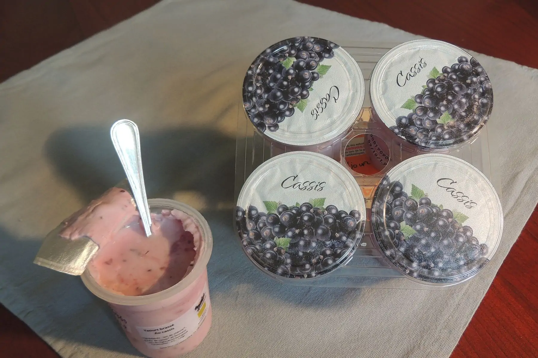 4 yaourts brassés fermier au cassis