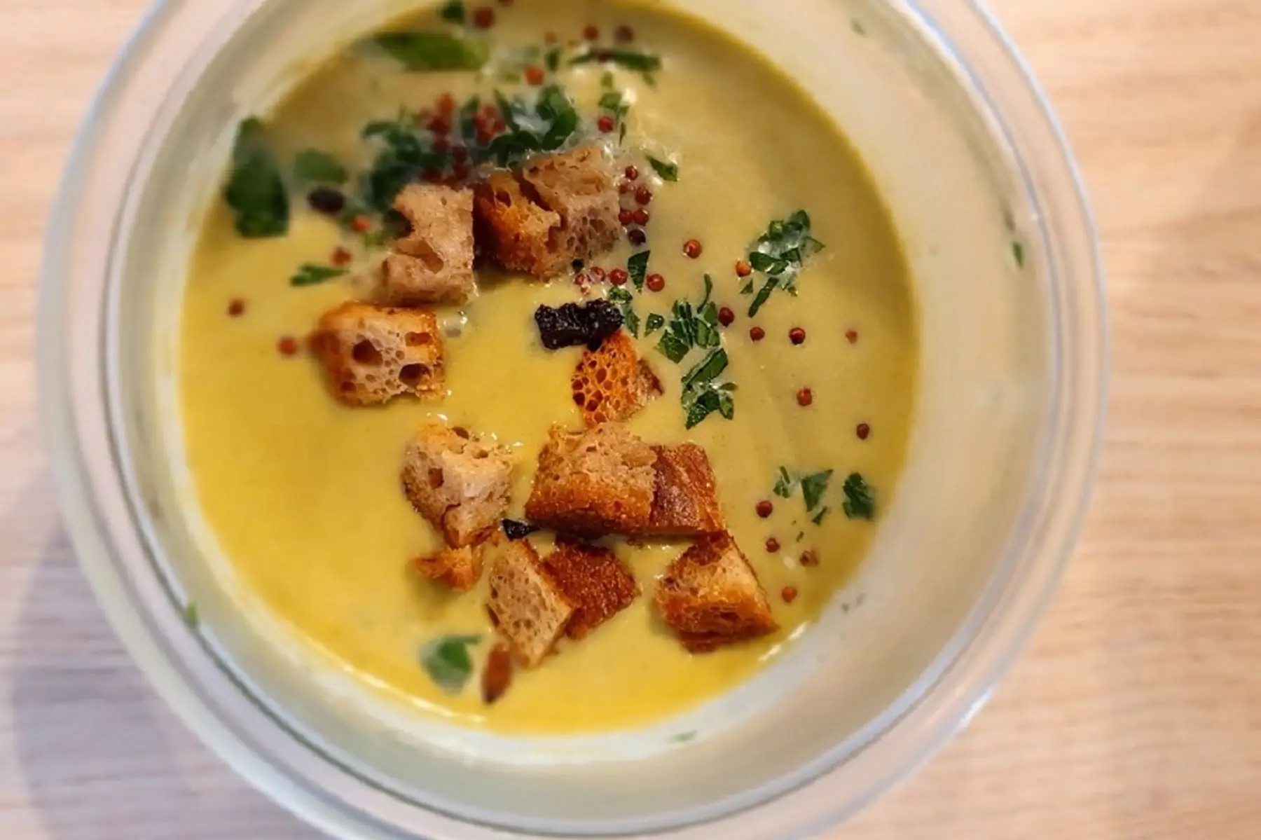 velouté poireaux, pomme de terre, écume de lard fumé