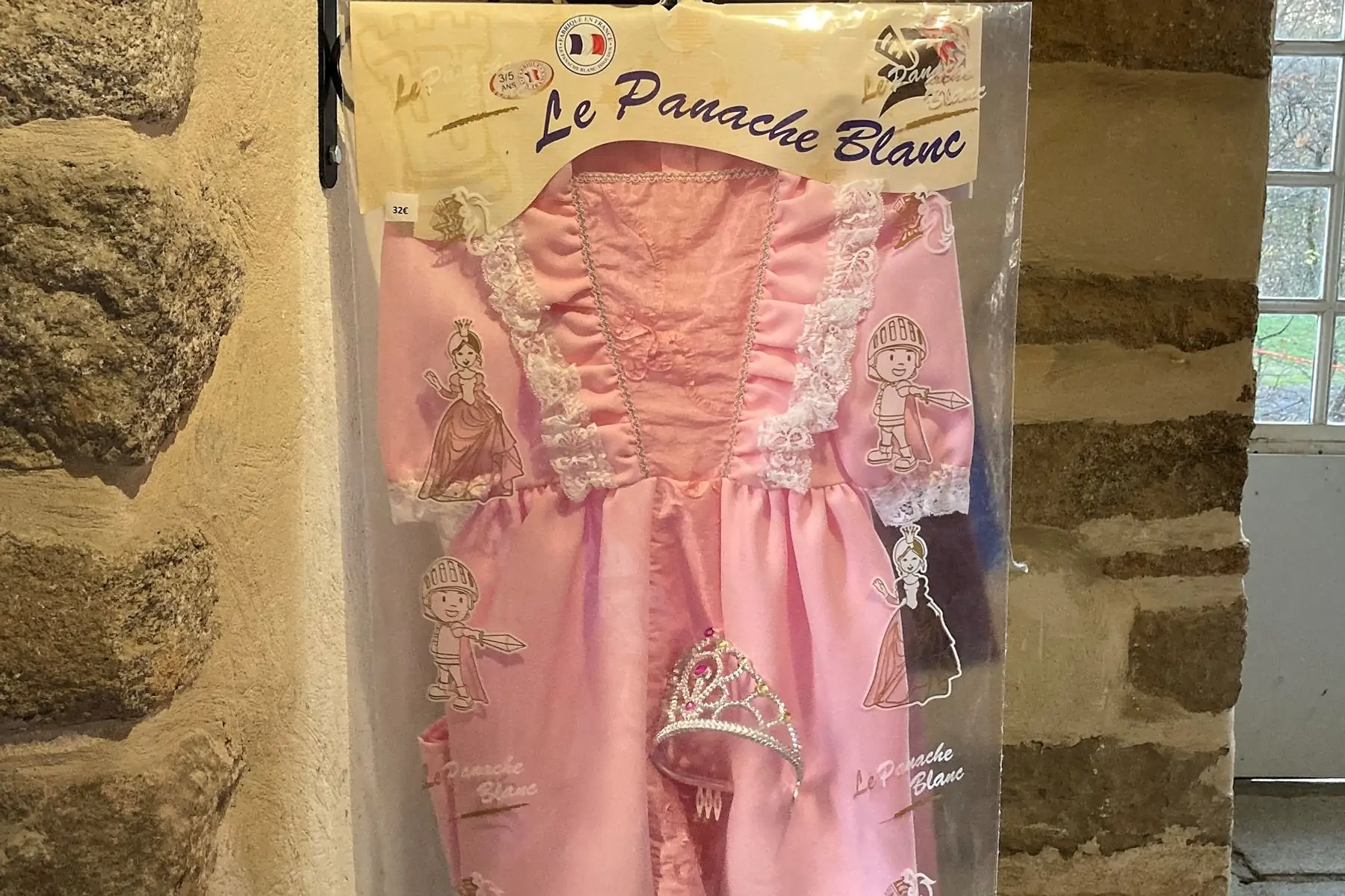 robe de princesse rose et son diadème