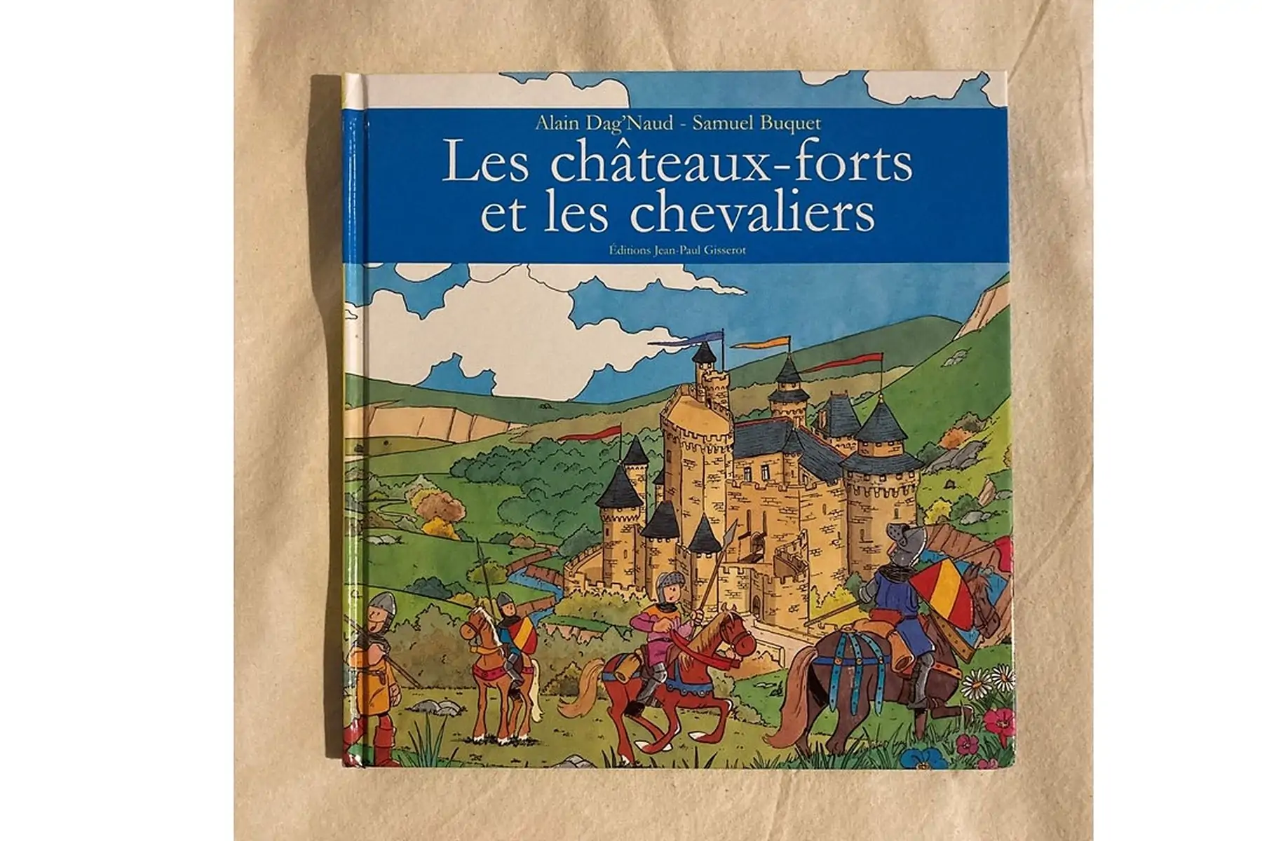 livre "les châteaux-forts et les chevaliers"