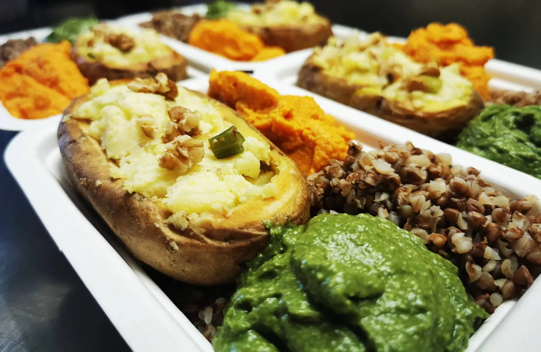 box: sarrasin, carottes, pomme de terre farcie au céleri et pain vg sg