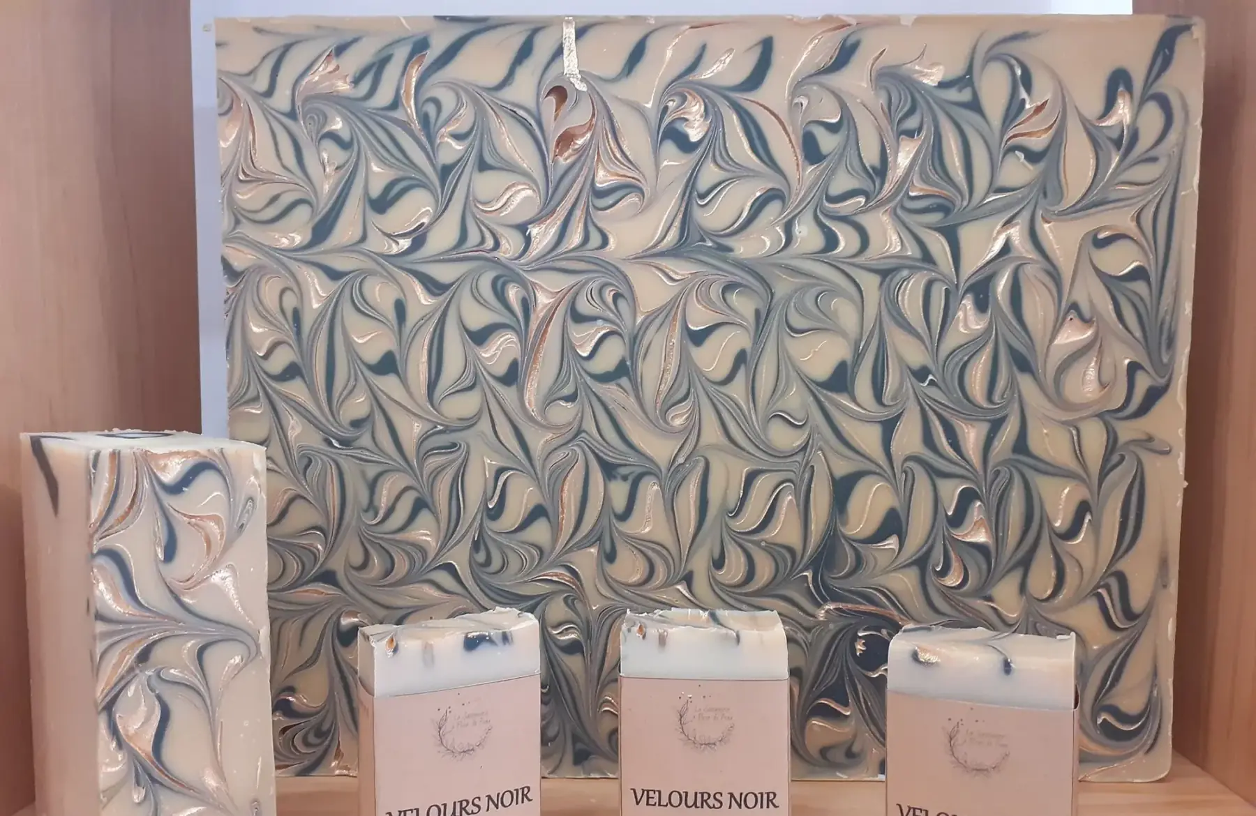 savon velours noir (frambroise/bergamote)