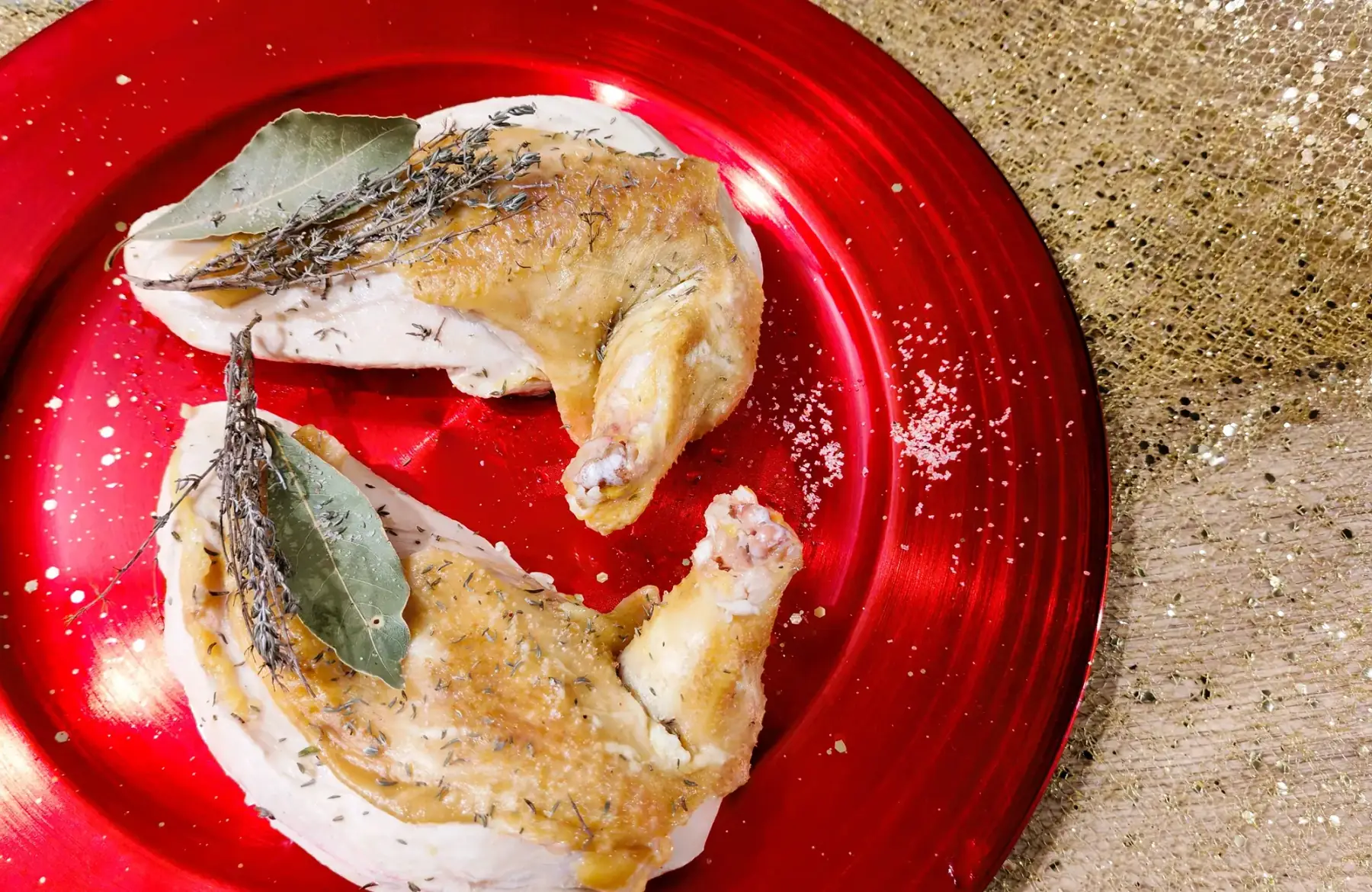 2 suprêmes de poularde, thym, laurier et sel truffé