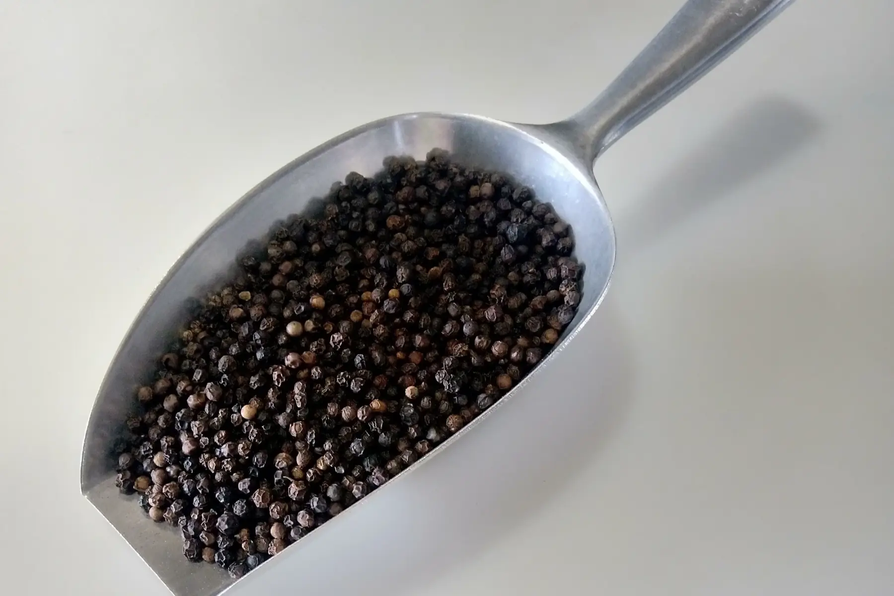 epices et aromates : poivre noir grain