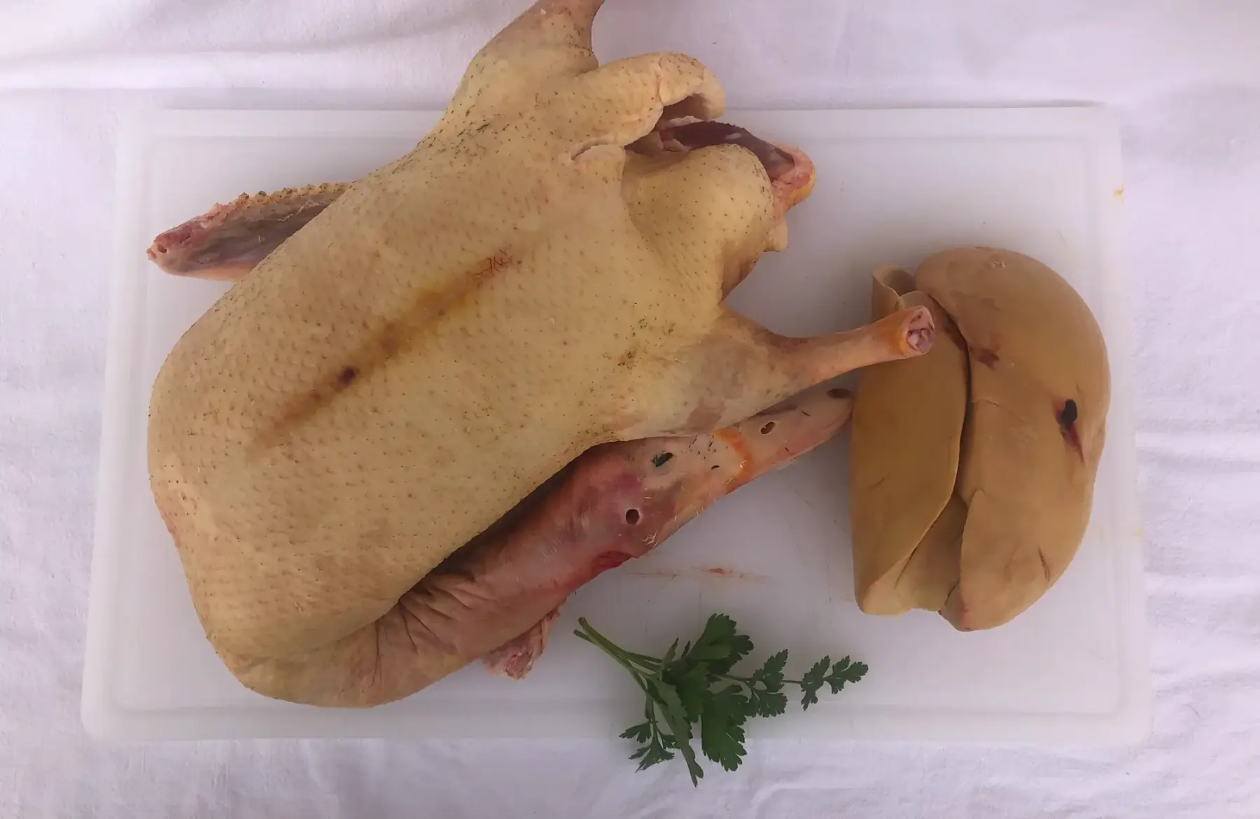 canard entier éviscéré avec foie