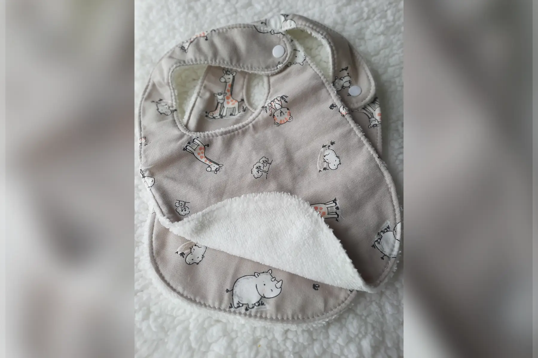 bavoirs motifs "animaux "