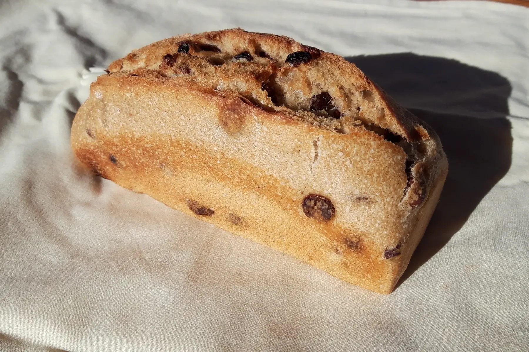 pain raisins noisettes