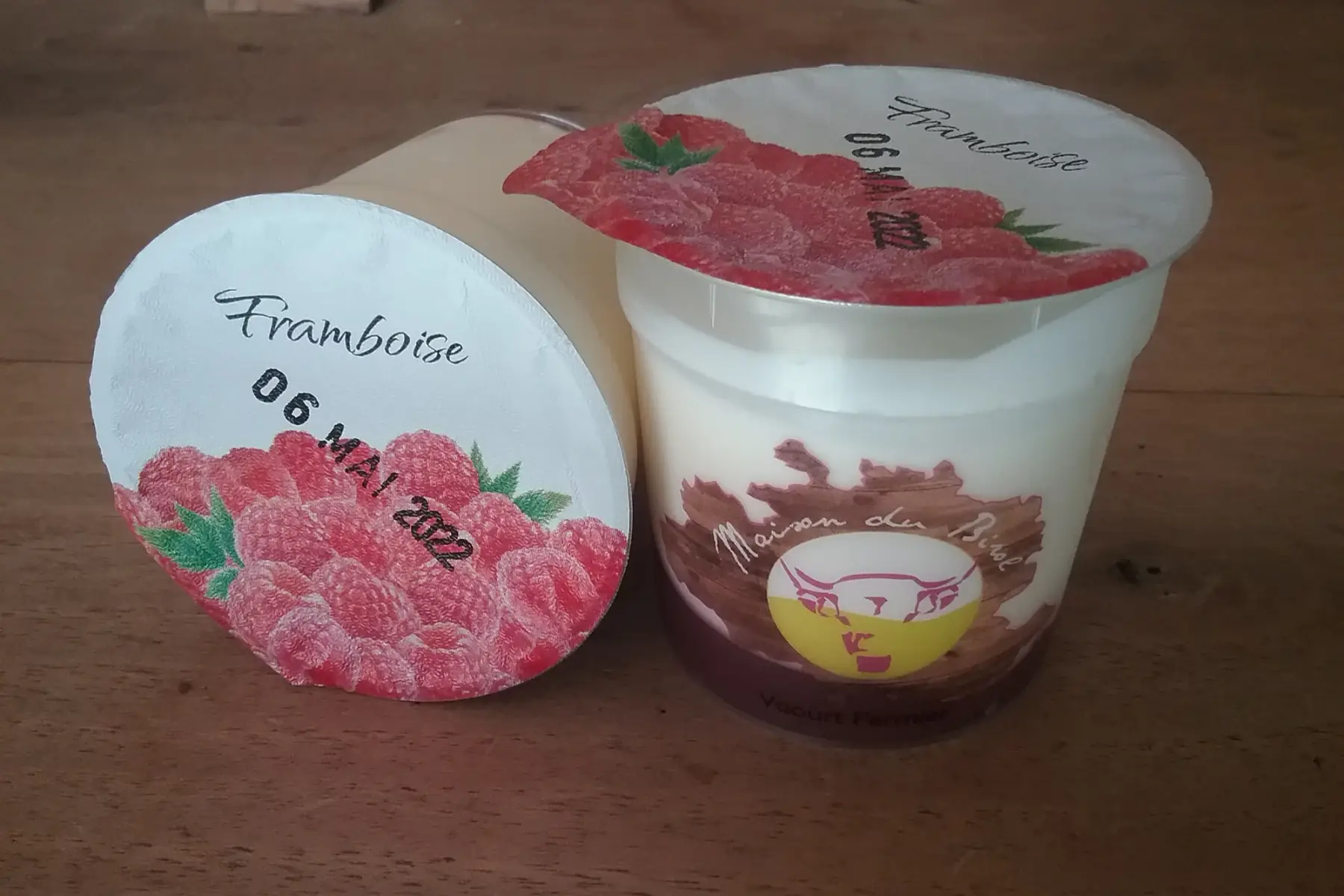 yaourt brassé sur coulis de framboise