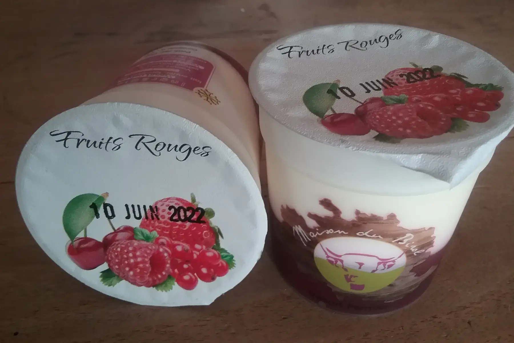 yaourt brasse sur coulis de fruits rouges