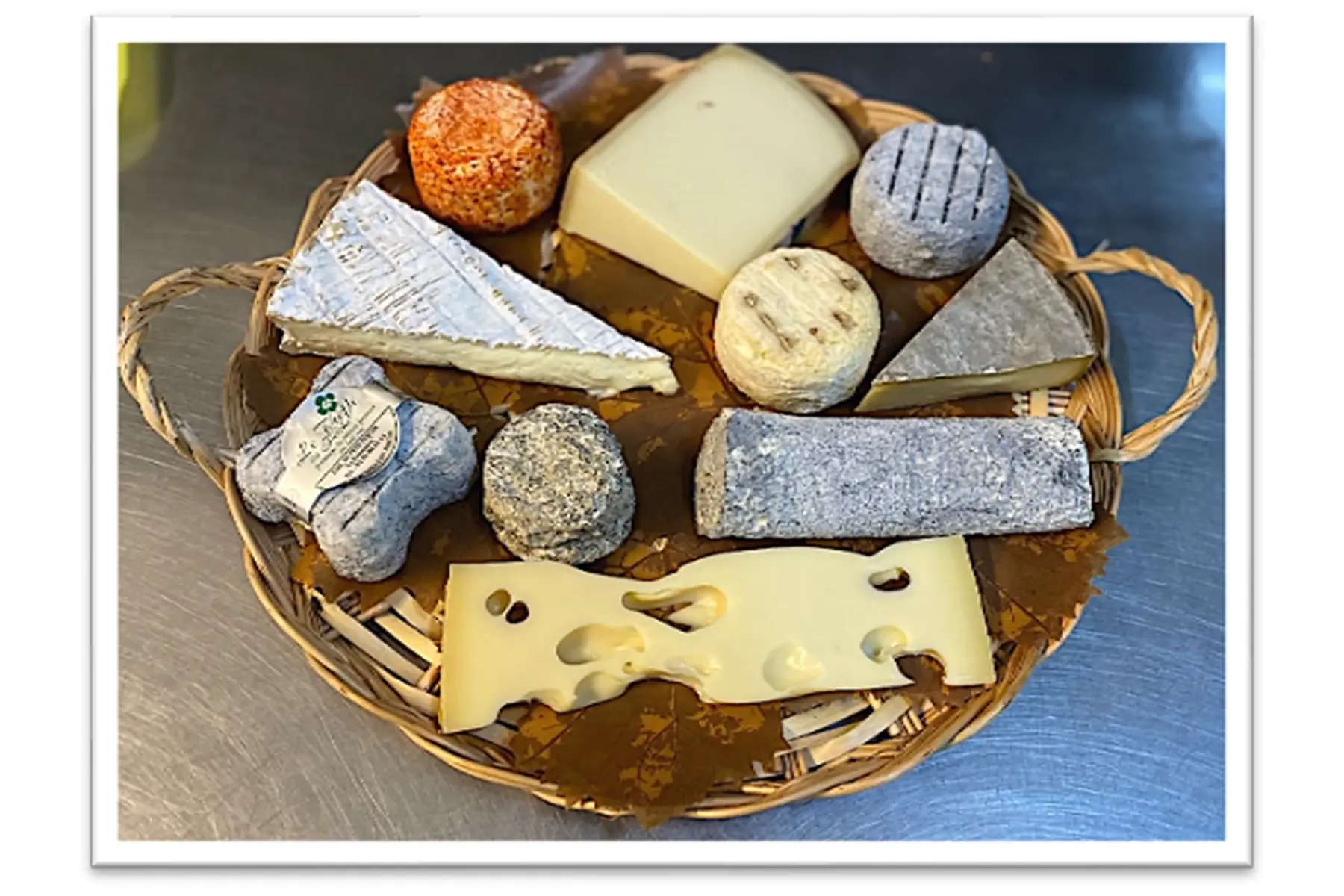 grand plateau de fromage de chèvre et vache