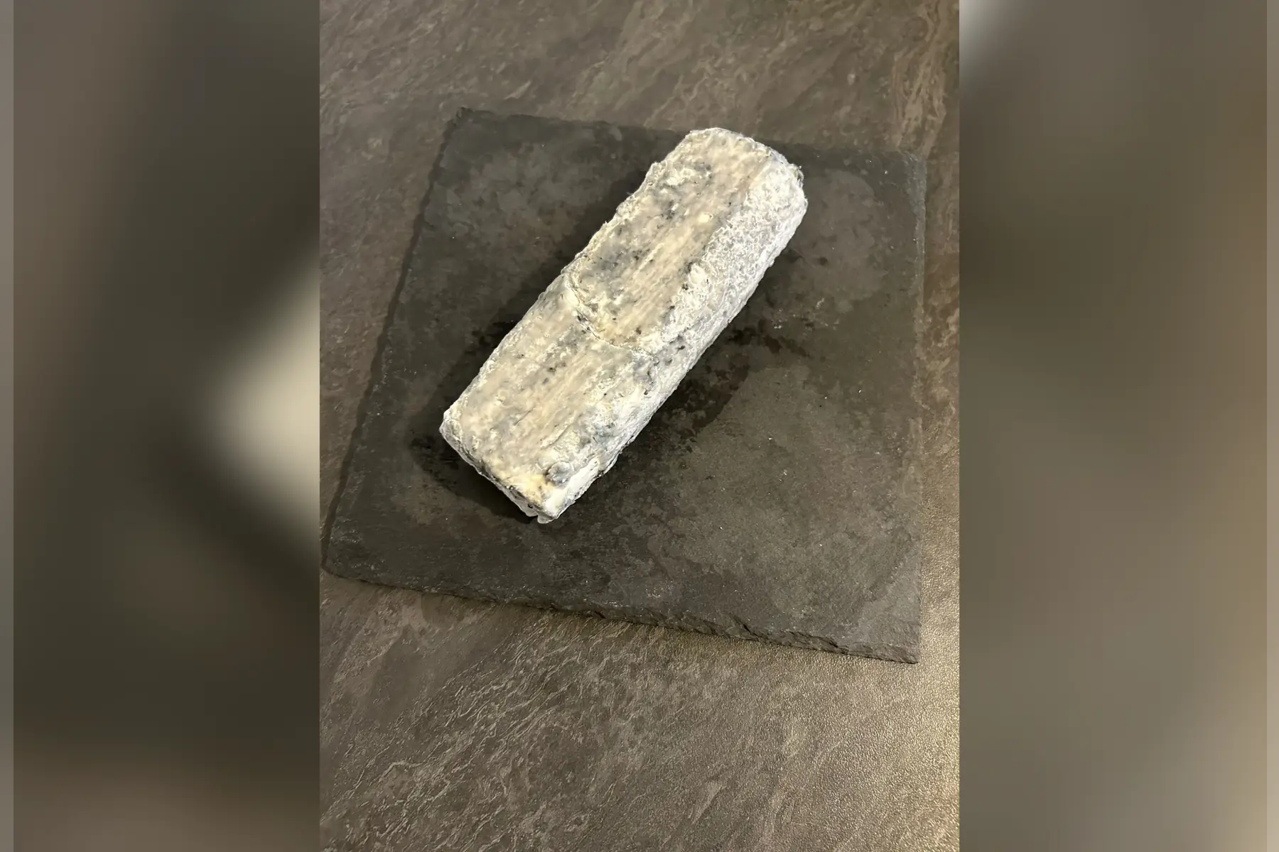 bûche de chèvre cendrée