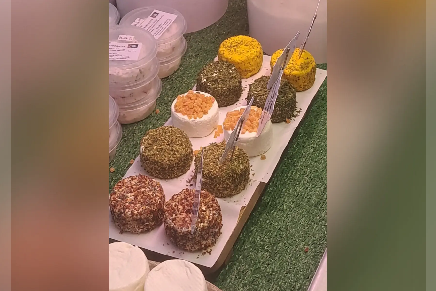 fromage frais enrobé ail et fines herbes