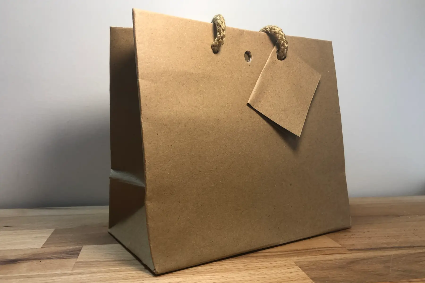 coffret cadeau 2 confitures bio : 1 fraise + 1 fraise-rhubarbe