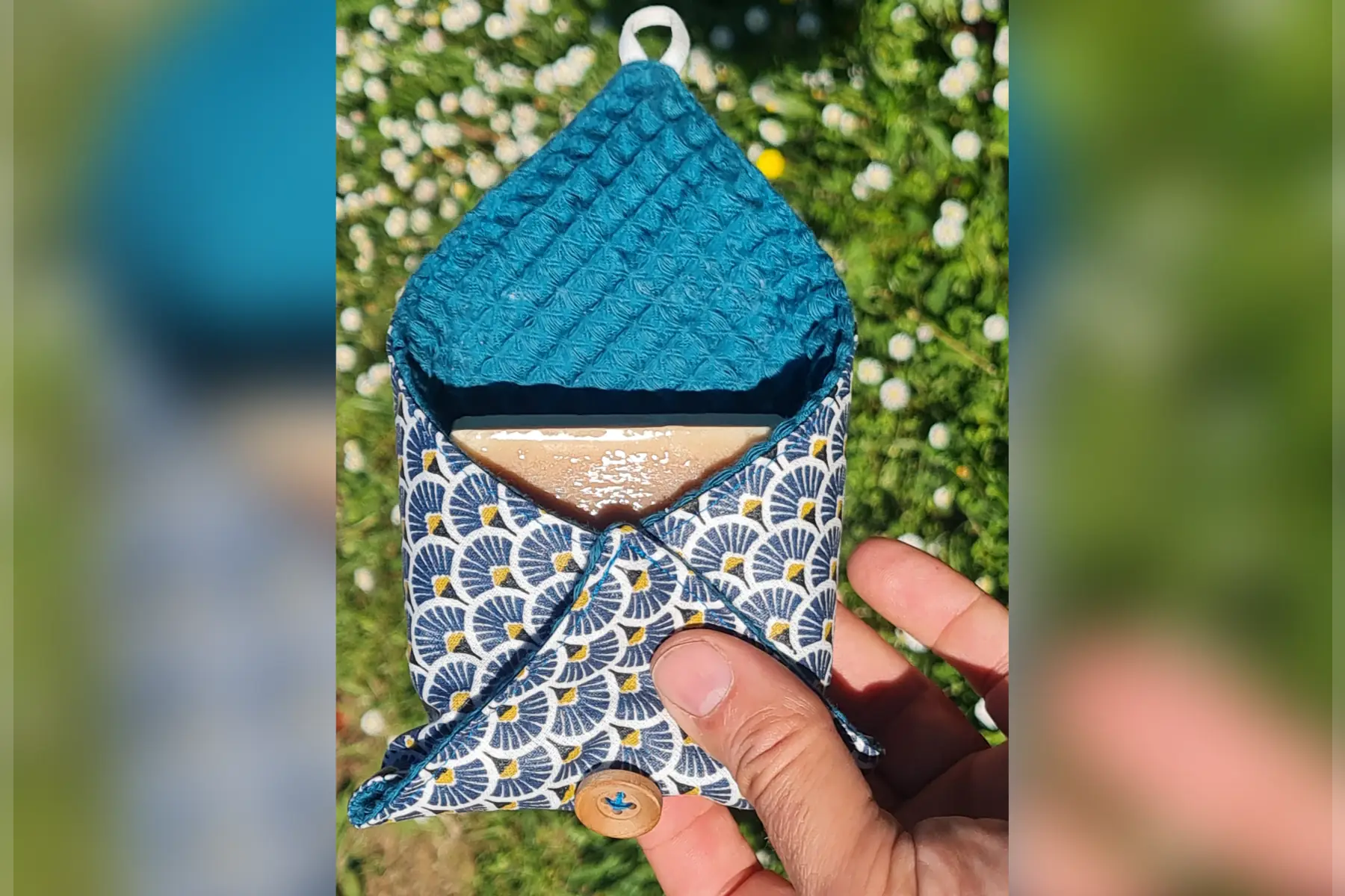 Savon Bio au VIN + Pochette