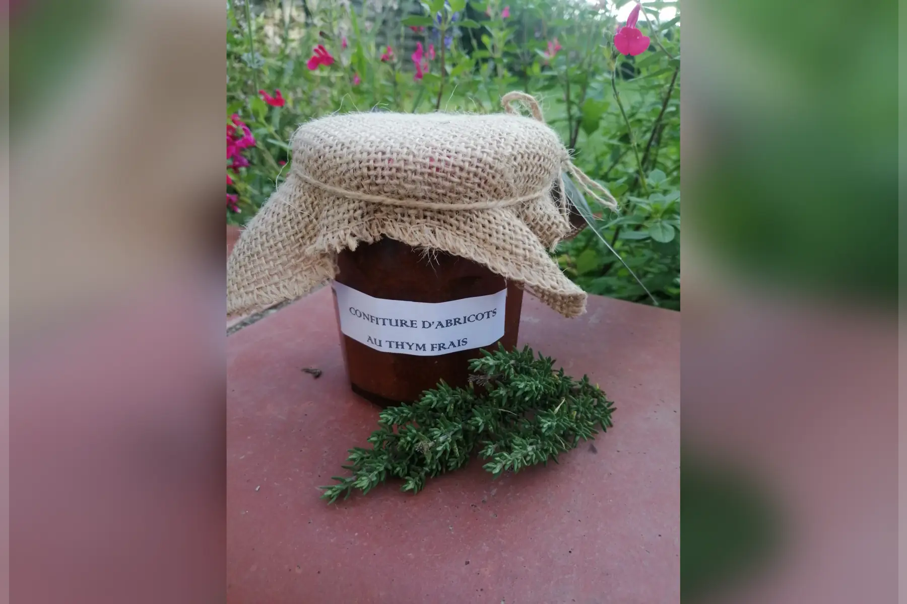 confiture d'abricots au thym frais