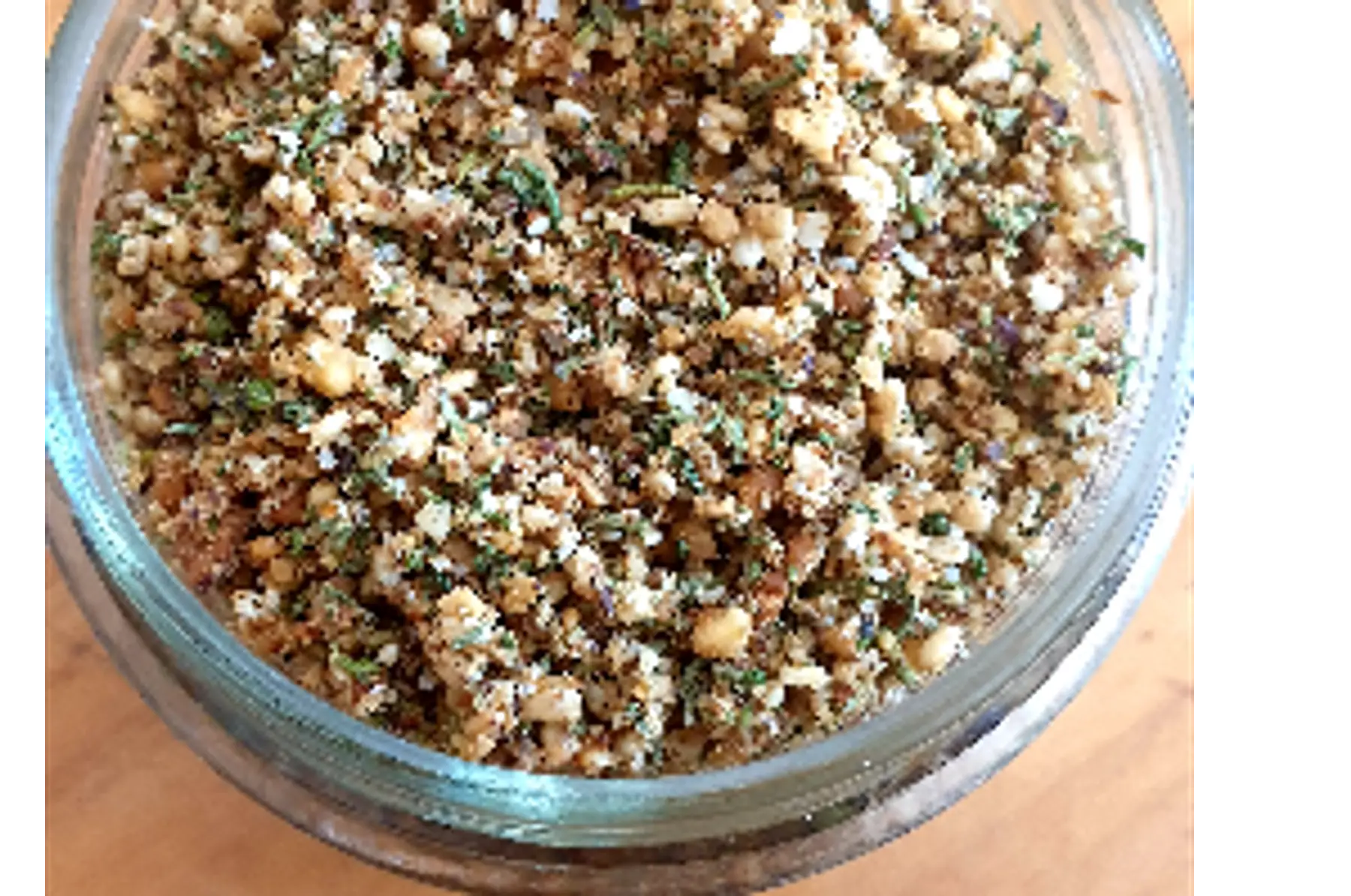 Noix, sésame et herbes