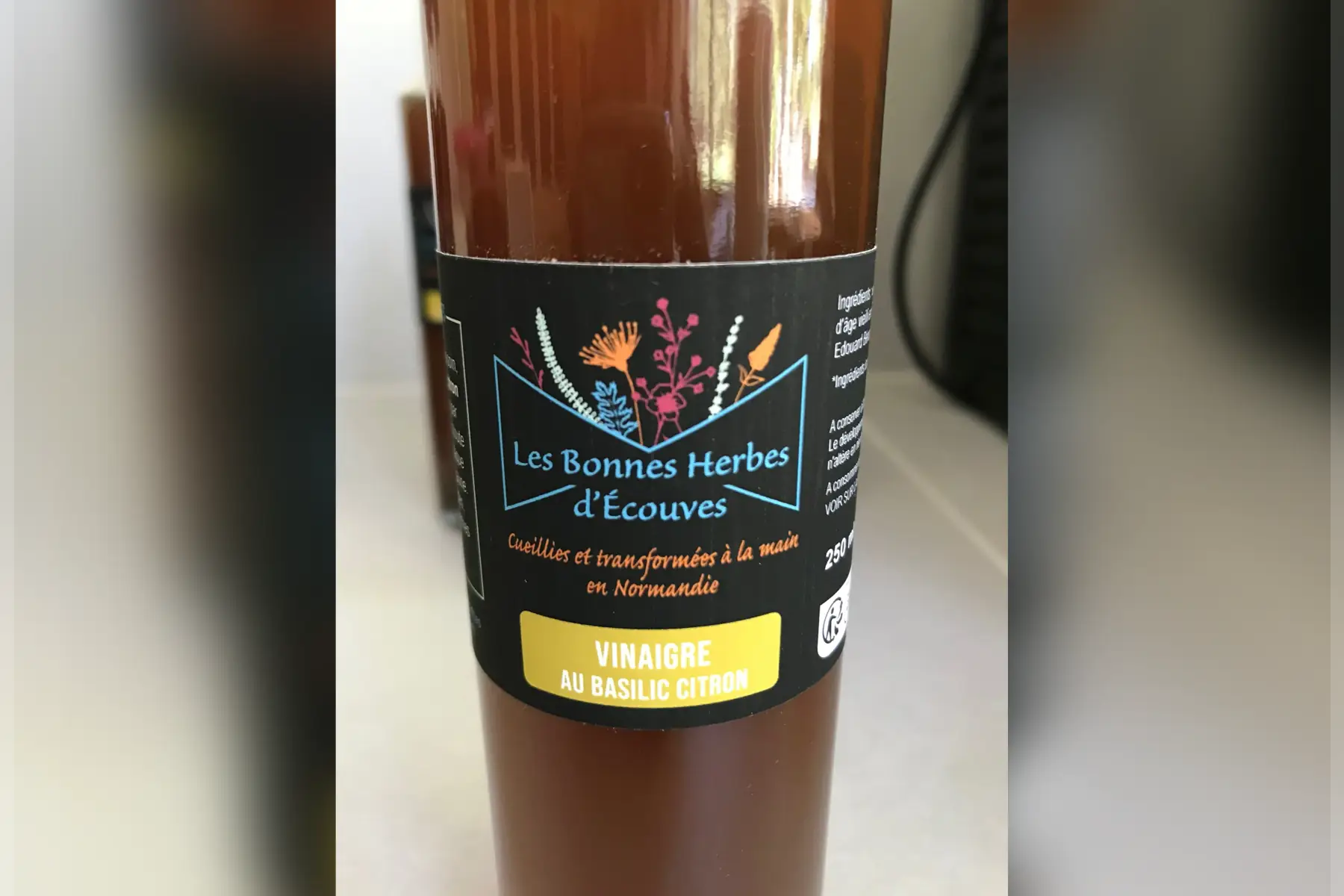 Vinaigre de cidre infusé au Basilic citron