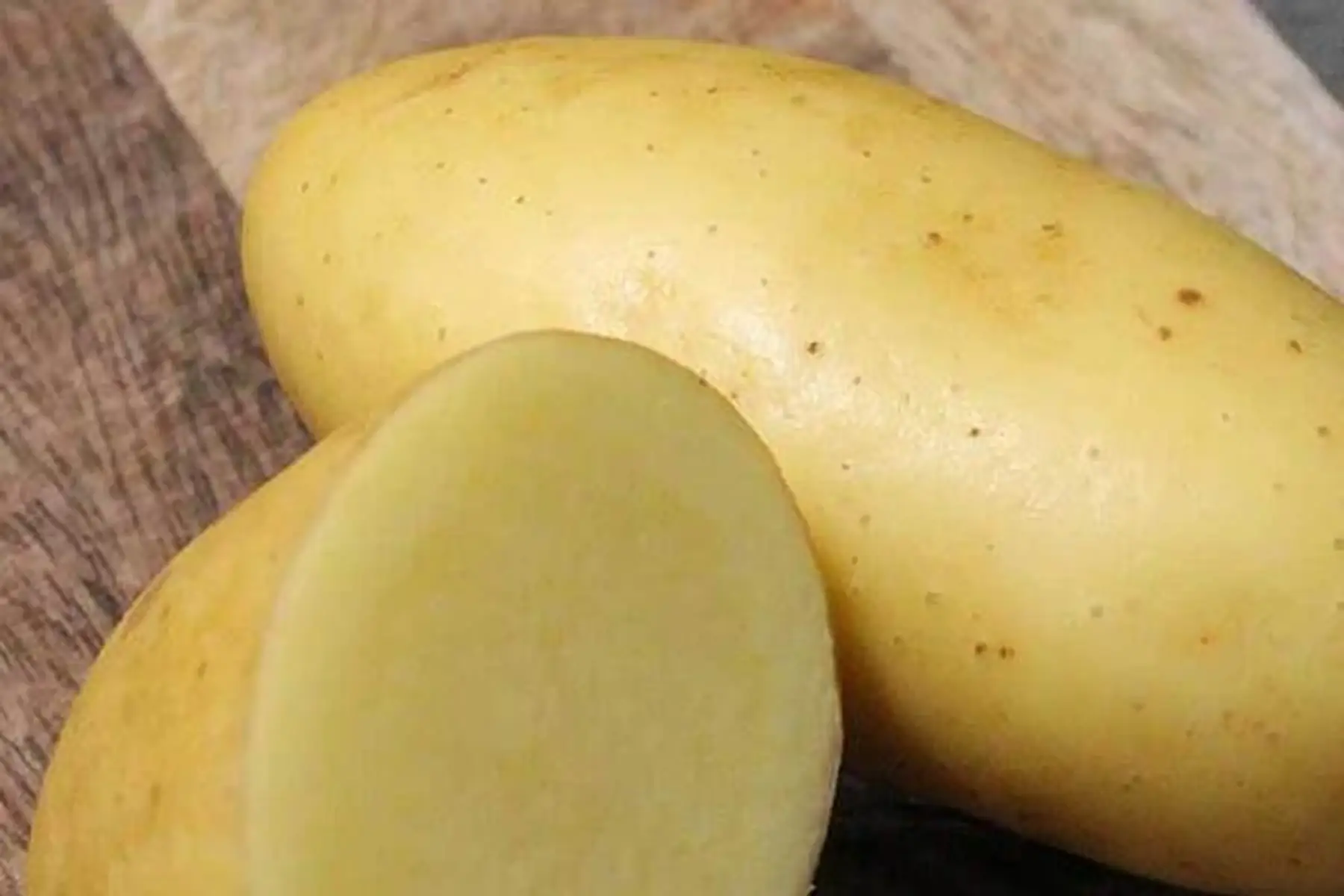 Pomme de terre chair ferme Charlotte