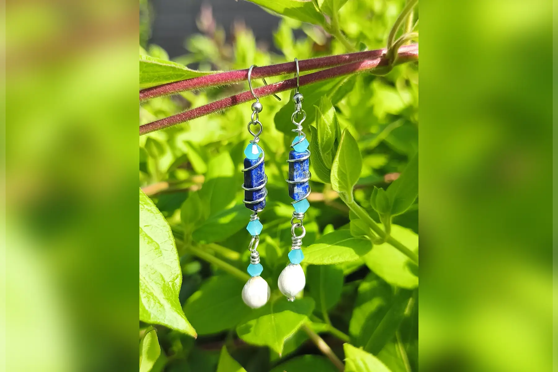 Boucles d’oreilles bleu océan et pierre allongée marine