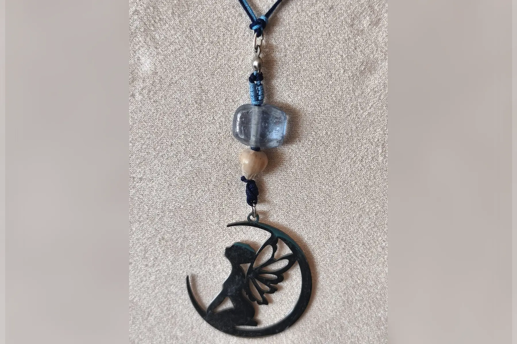 Collier fils nylons bleu clair et foncé fée lune